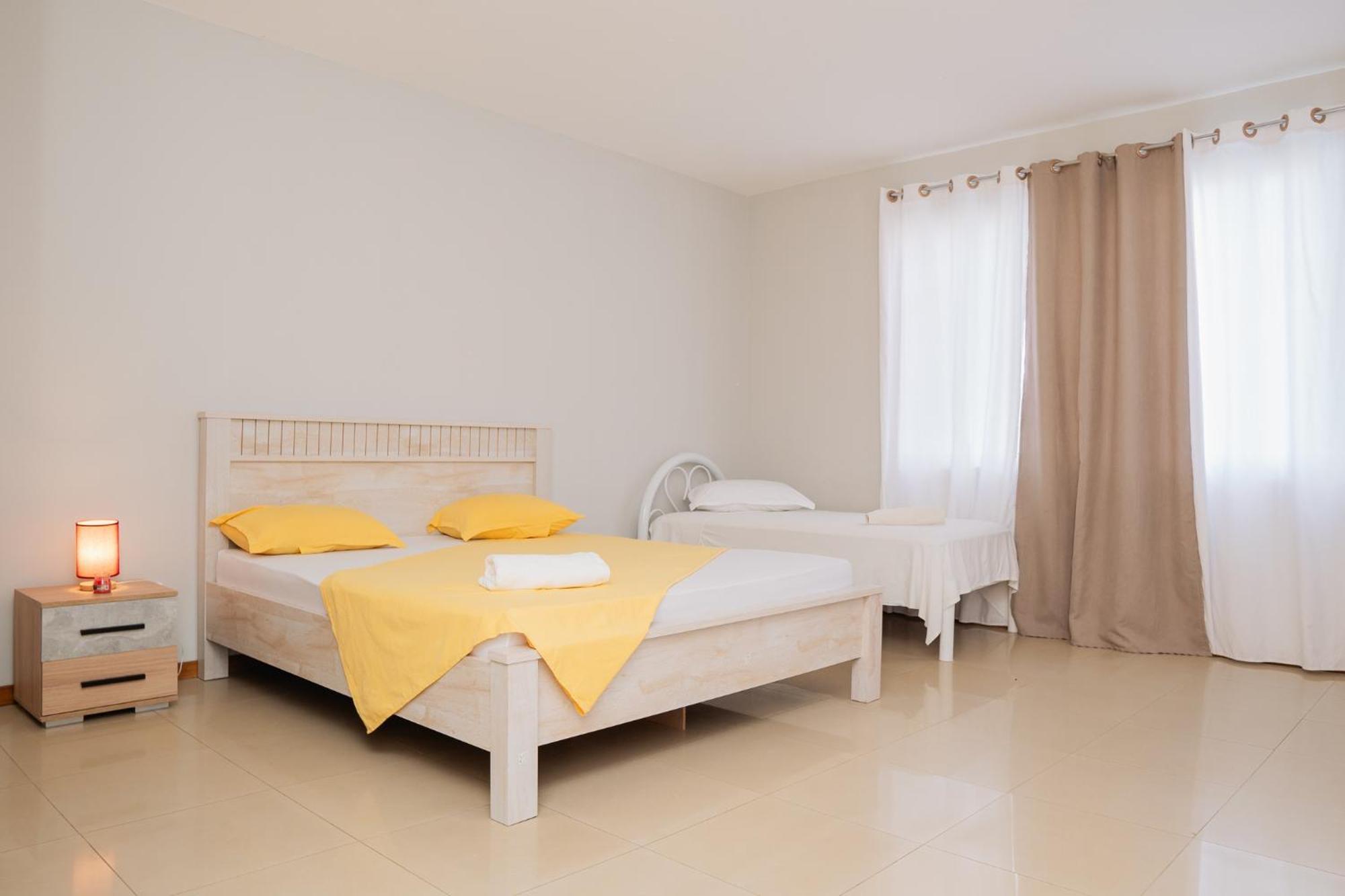 Praia Guest House Ngoại thất bức ảnh