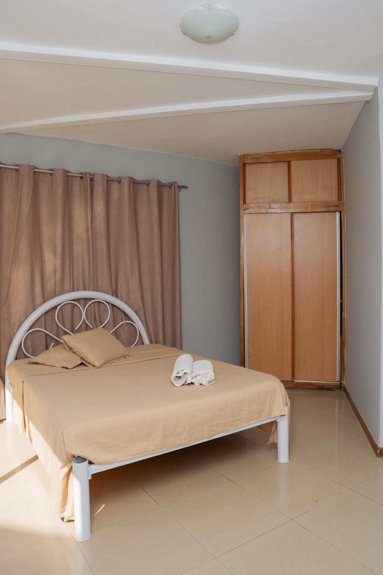 Praia Guest House Ngoại thất bức ảnh