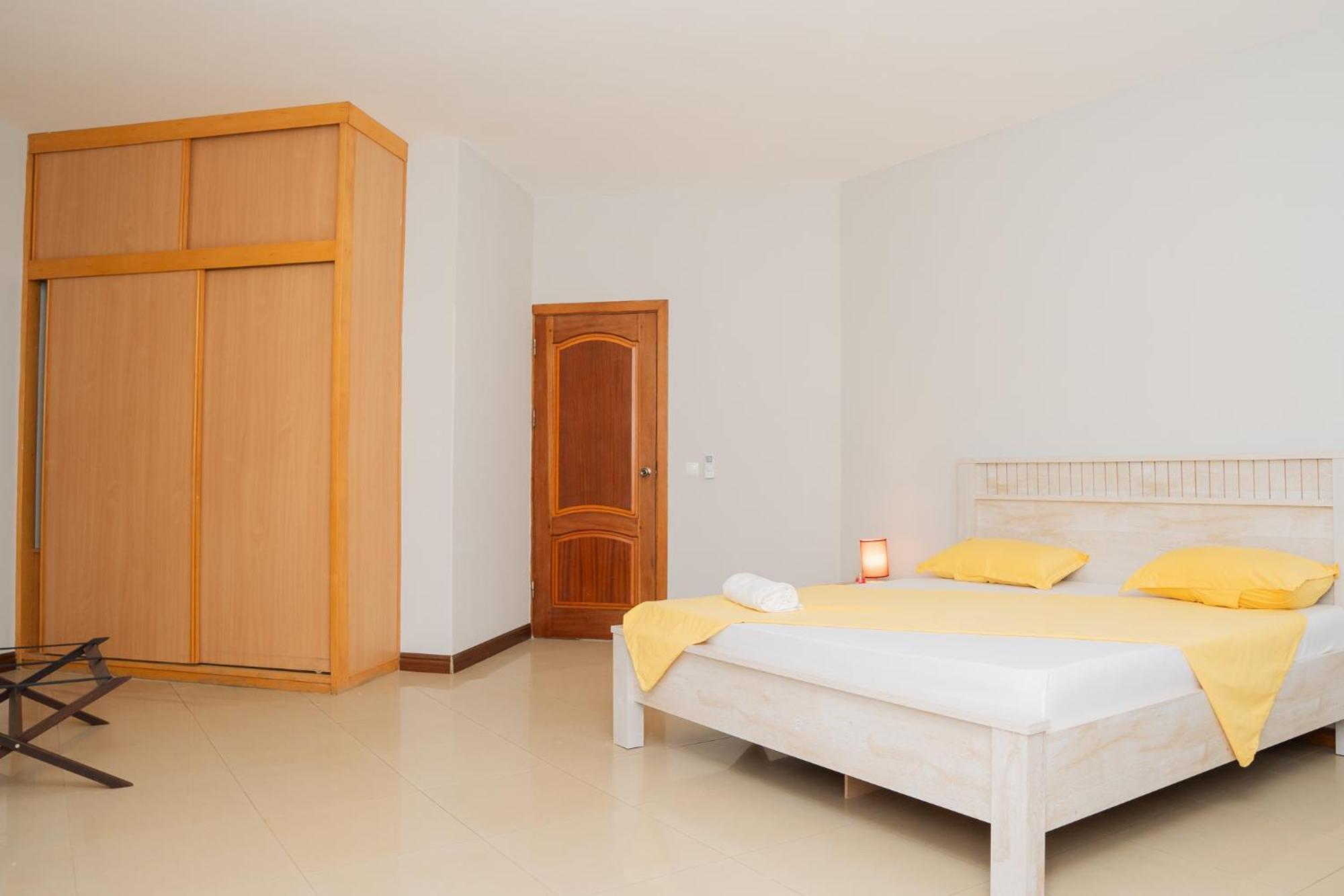 Praia Guest House Ngoại thất bức ảnh