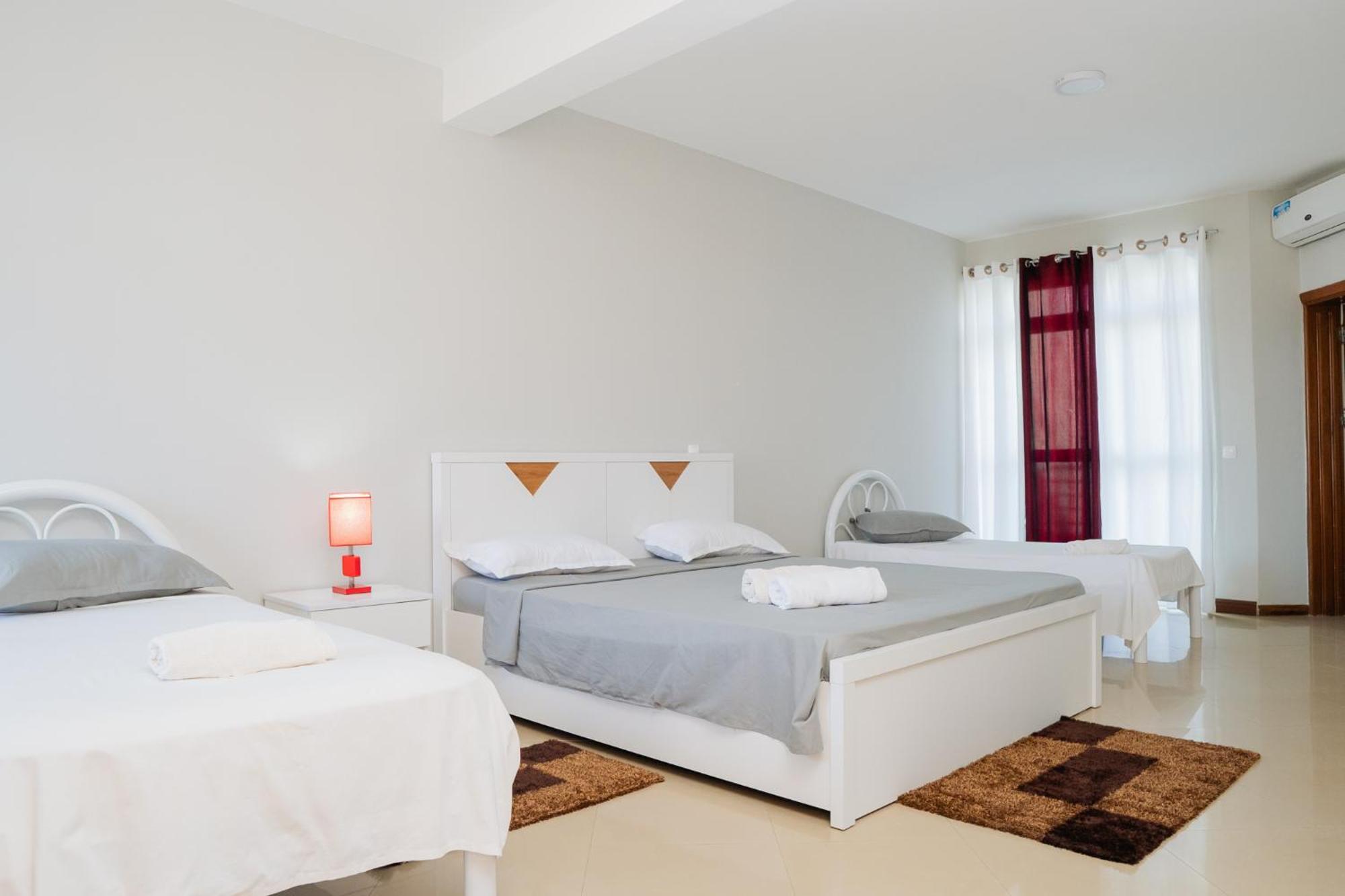 Praia Guest House Ngoại thất bức ảnh