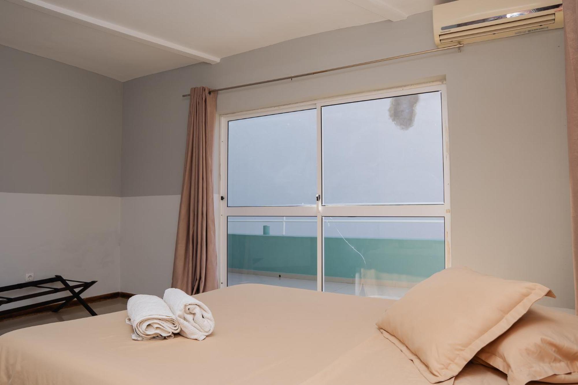 Praia Guest House Ngoại thất bức ảnh