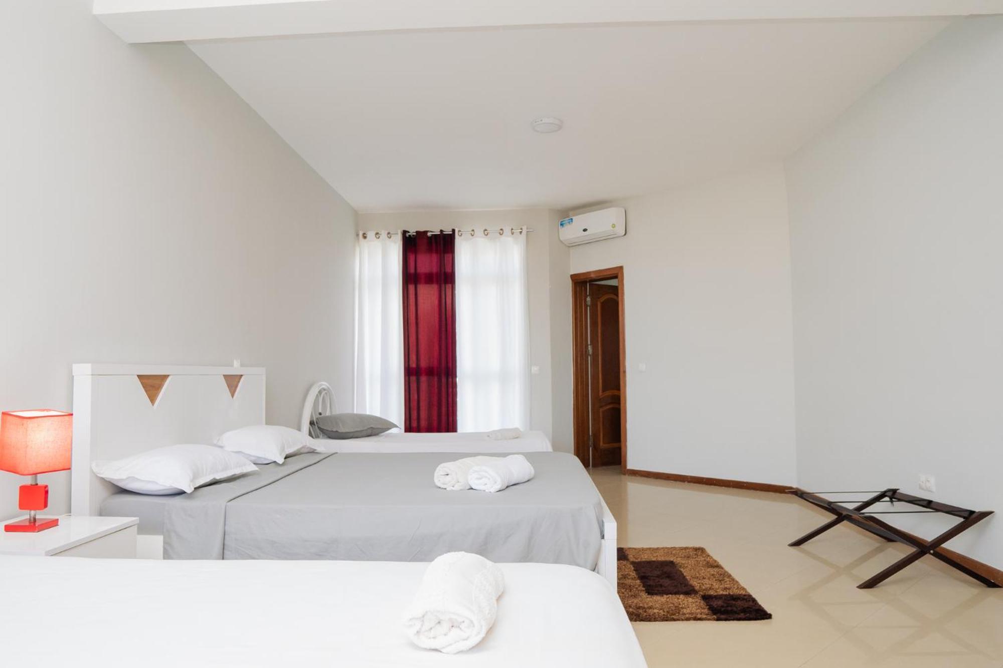 Praia Guest House Ngoại thất bức ảnh