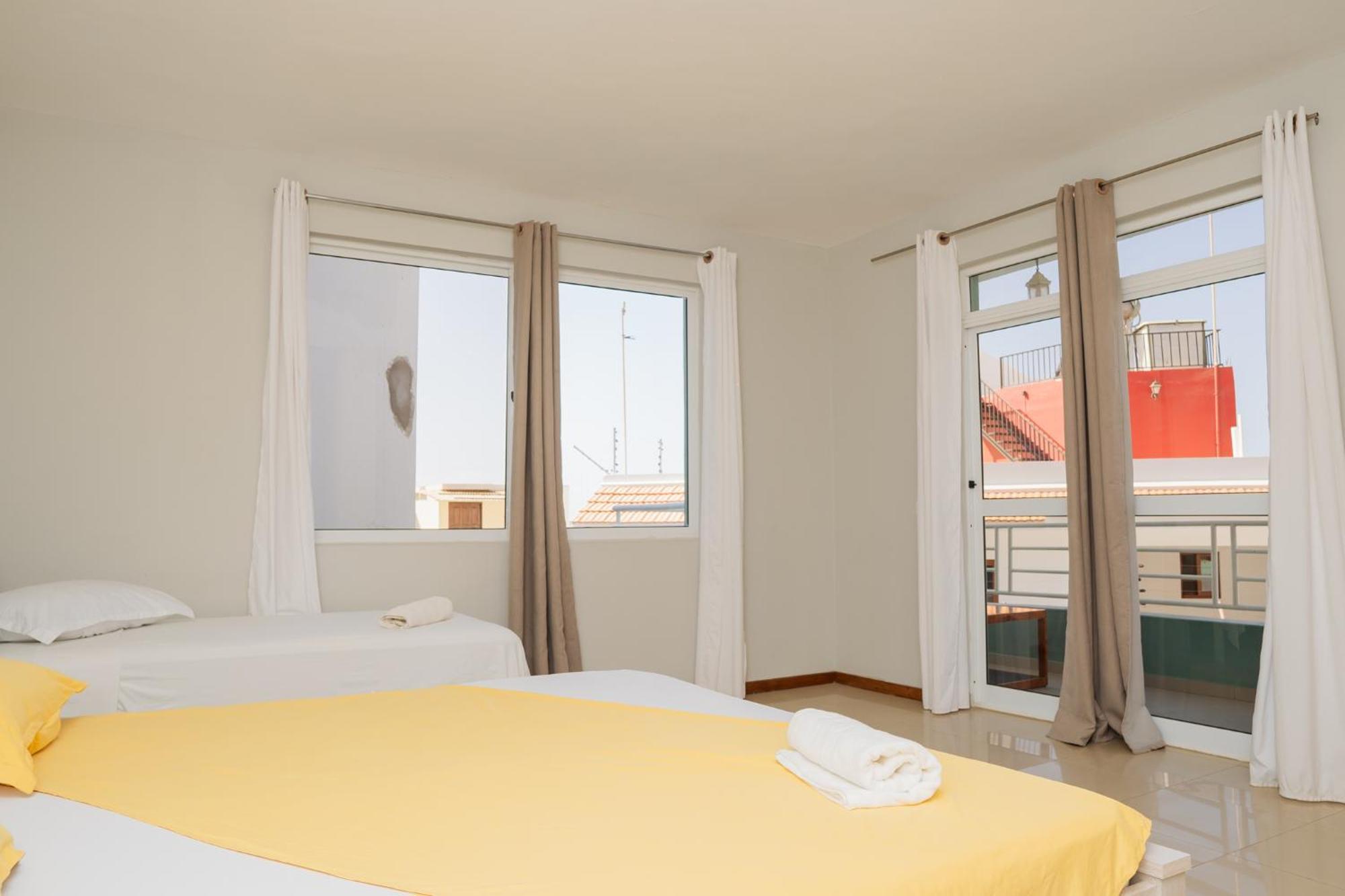 Praia Guest House Ngoại thất bức ảnh