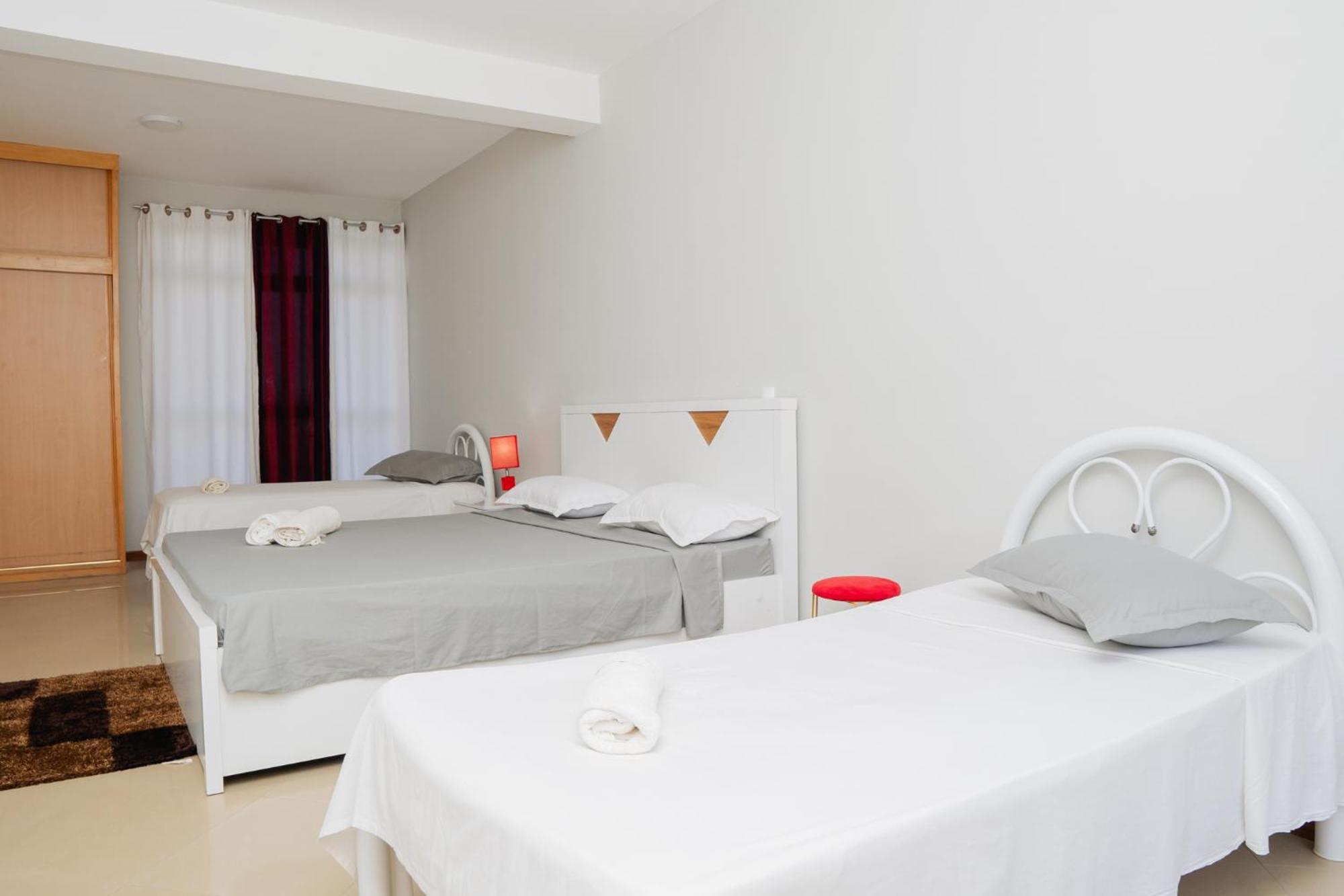 Praia Guest House Ngoại thất bức ảnh